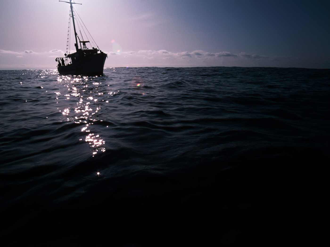 Глубокое синее море