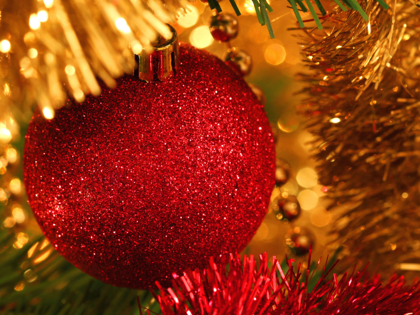 Украшение елки на Новый 2011 Год