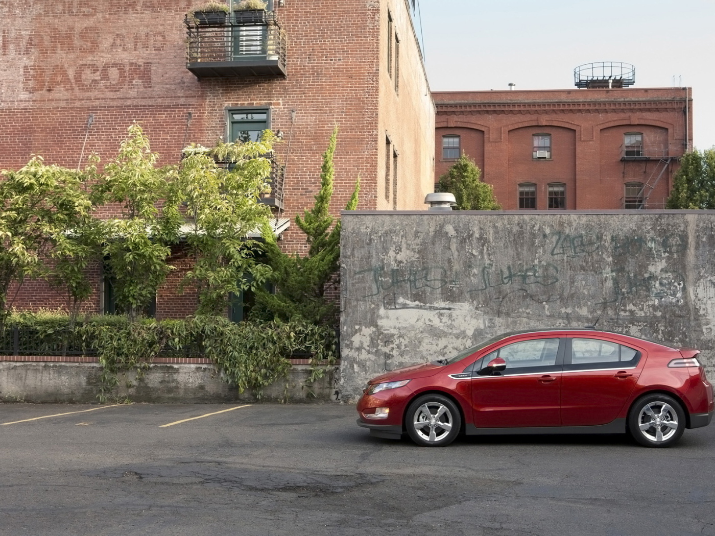 красный Шевроле Волт