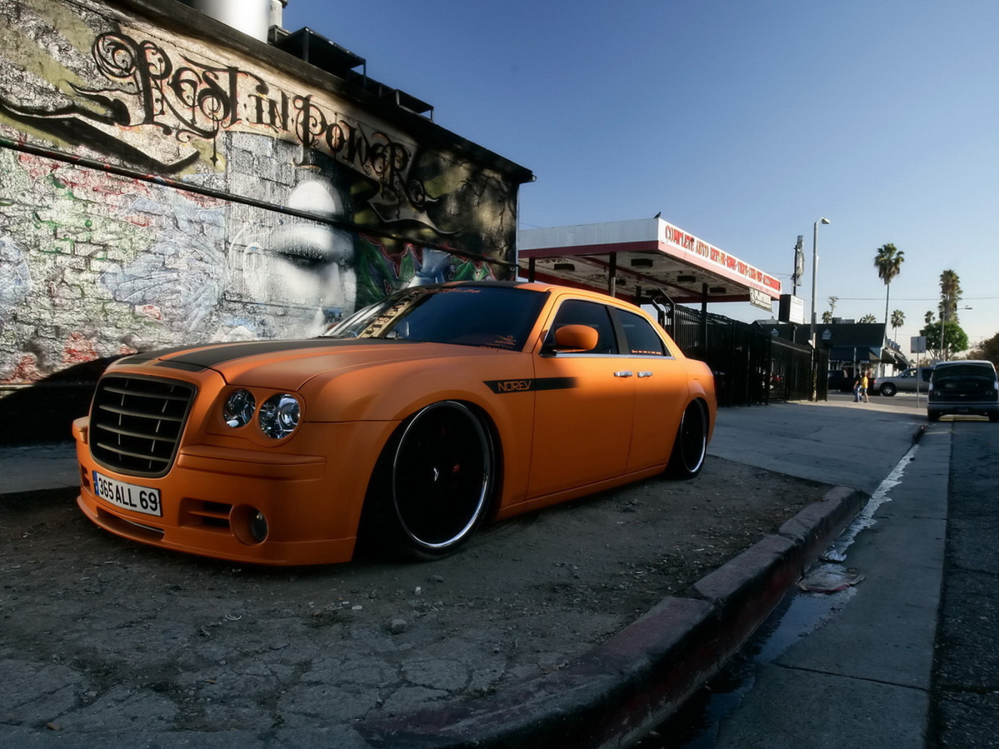 Крайслер 300С на улице