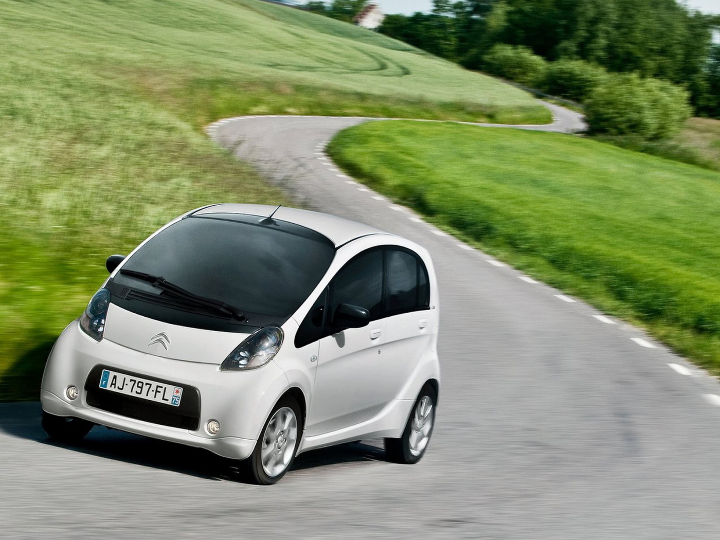 Ситроен C-Zero за городом