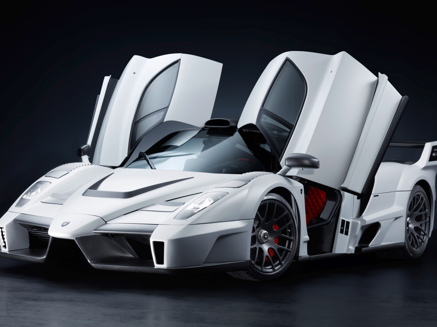 Белая Ferrari Enzo