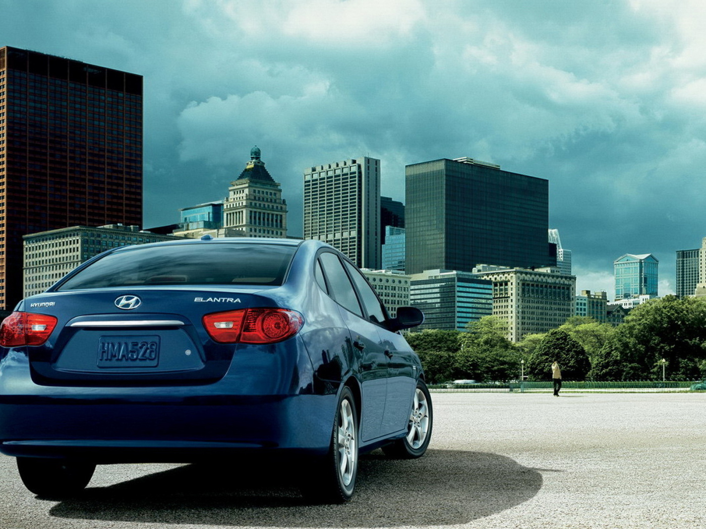 Хендай Элантра в городском парке