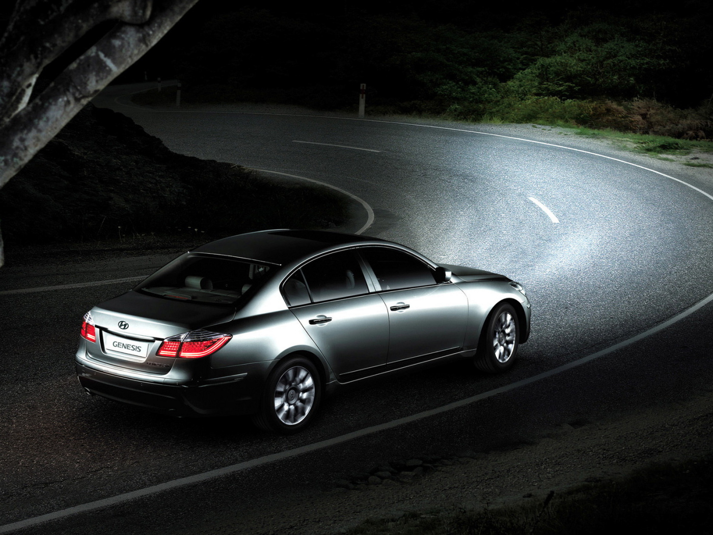 современный Хендай Дженезис