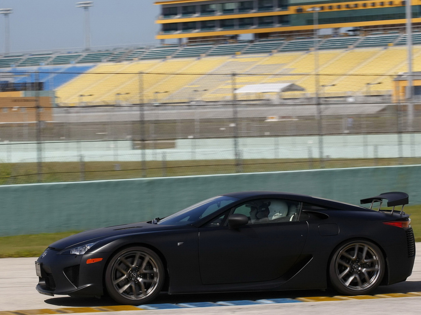 Спортивный Лексус 2012