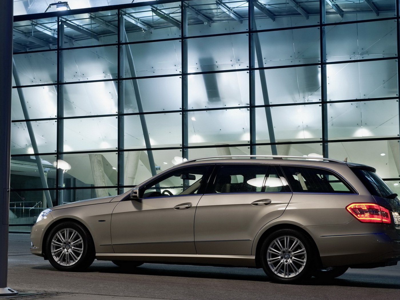 Мерседес Бенц E250