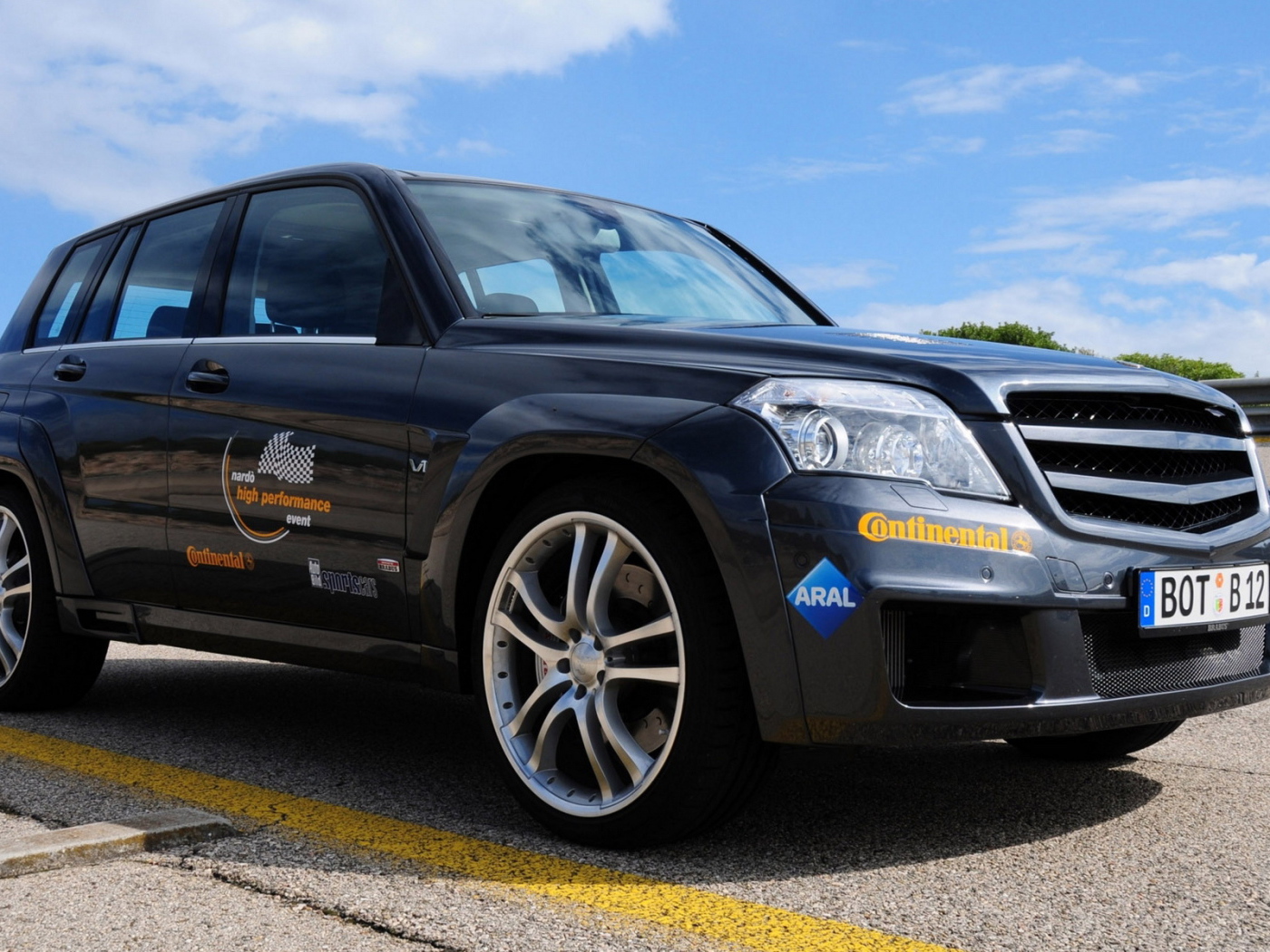 Brabus Mercedes-Benz GLK V12