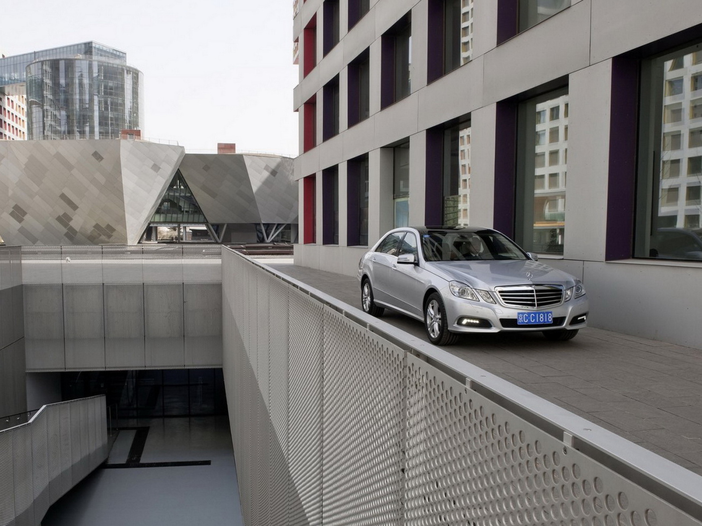 Мерседес Бенц Е класс. Прогулка по китаю