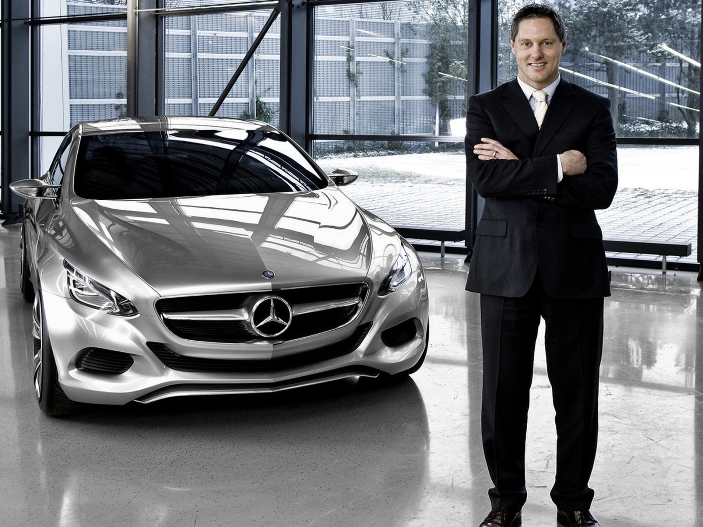 Mercedes Benz F800 Style Concept в автосалоне