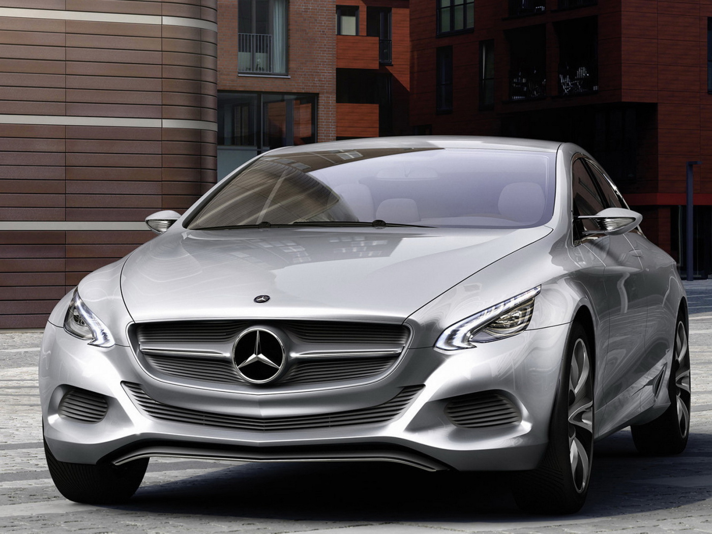 Mercedes Benz F800 Style Concept во дворе