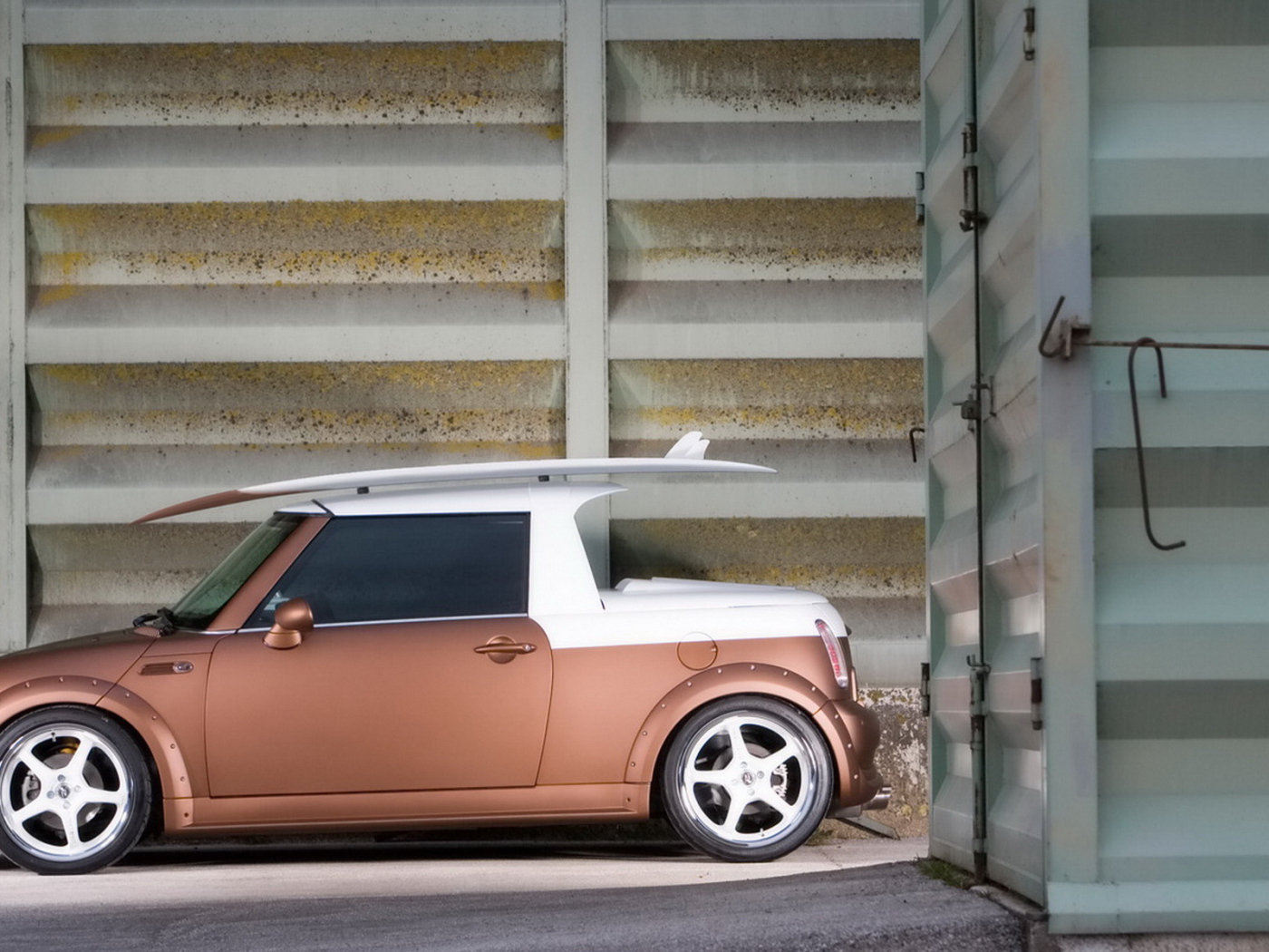 Parotech Pioneer Mini среди контейнеров