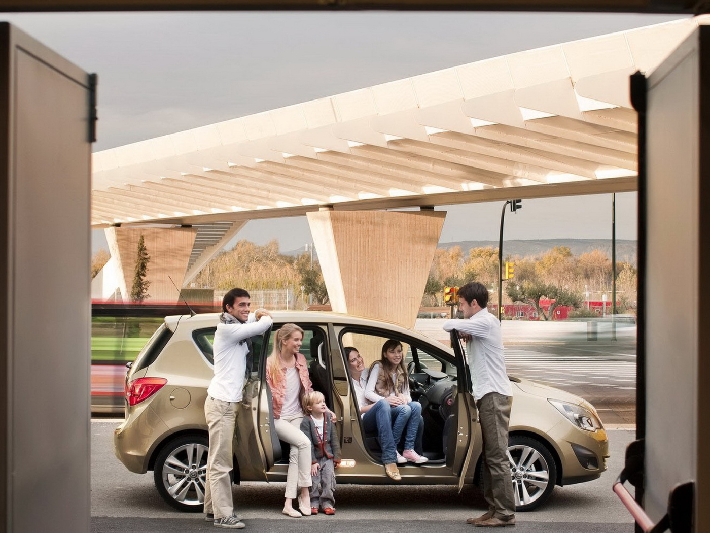 Опель Мерива открывая все двери