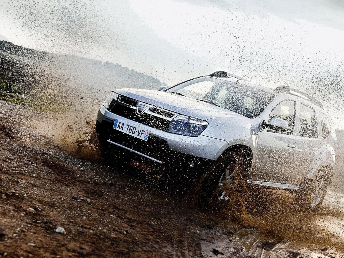 Дасиа Дустер ворвавшись в грязь