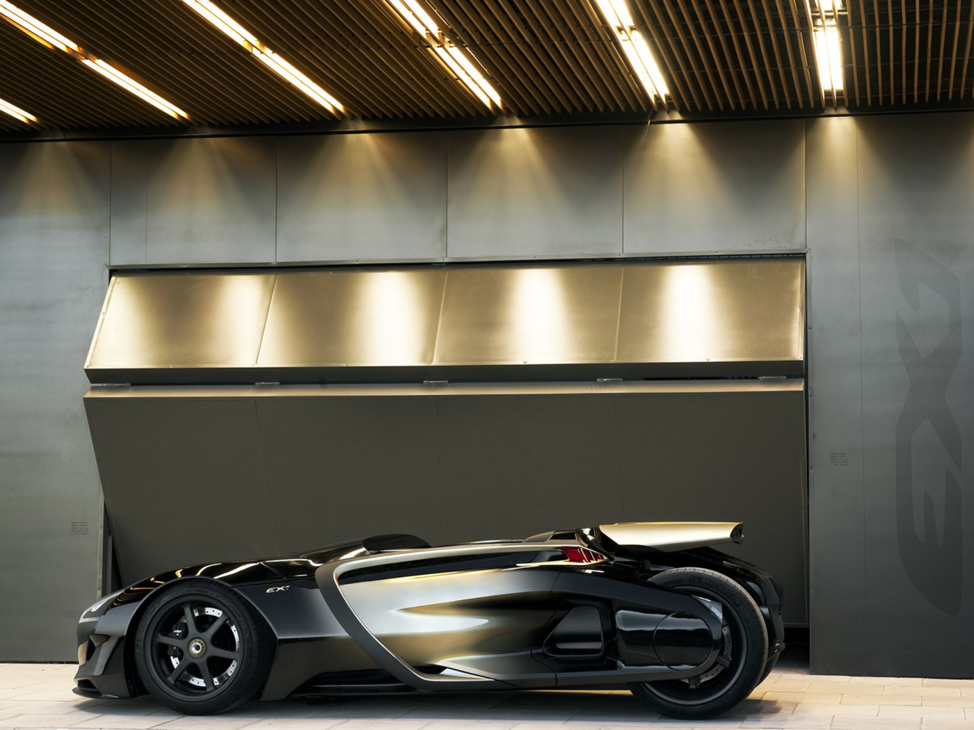 спортивный авто Peugeot EX1