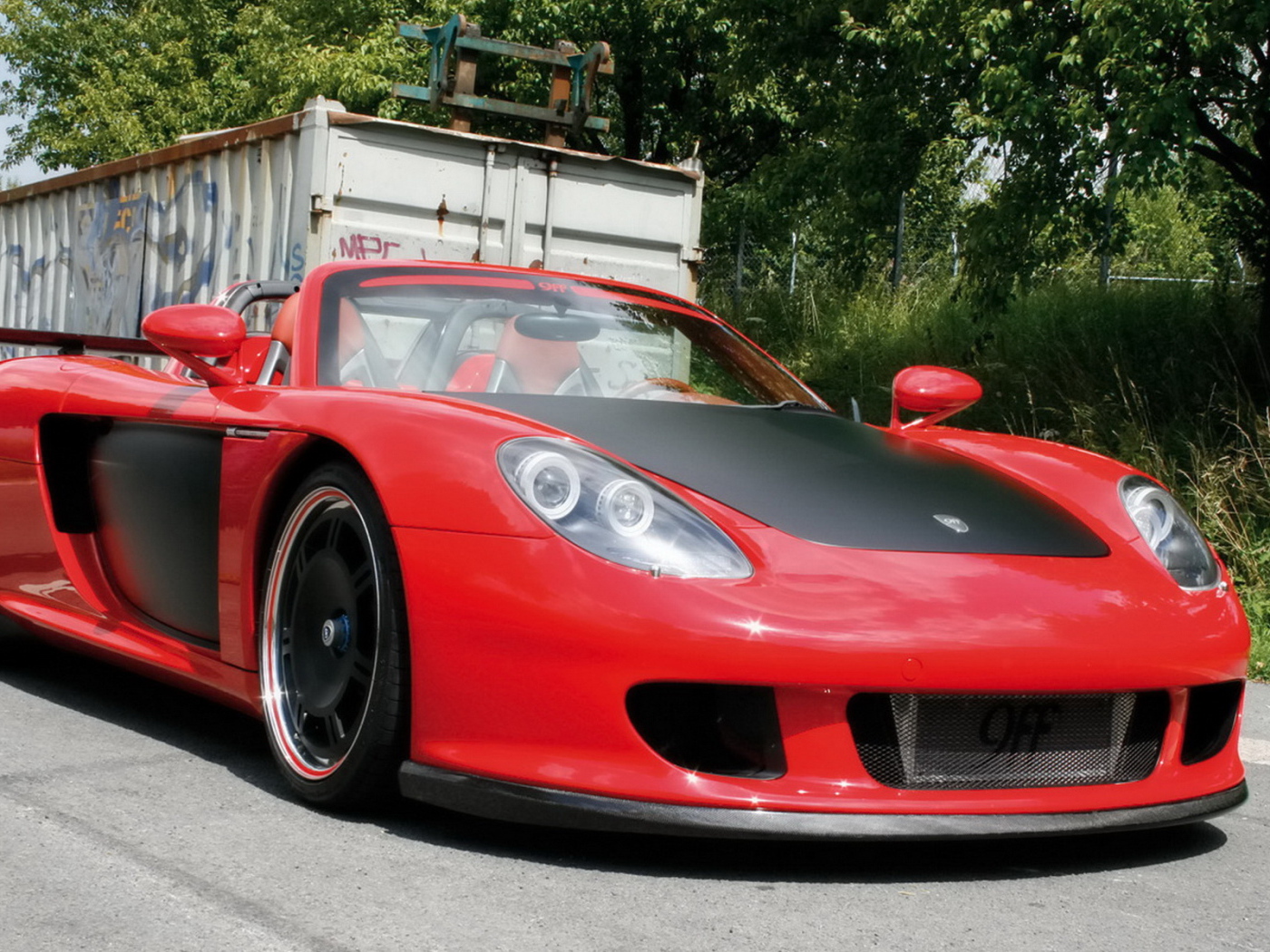 Порше ДжиТи Т900 в красном кузове