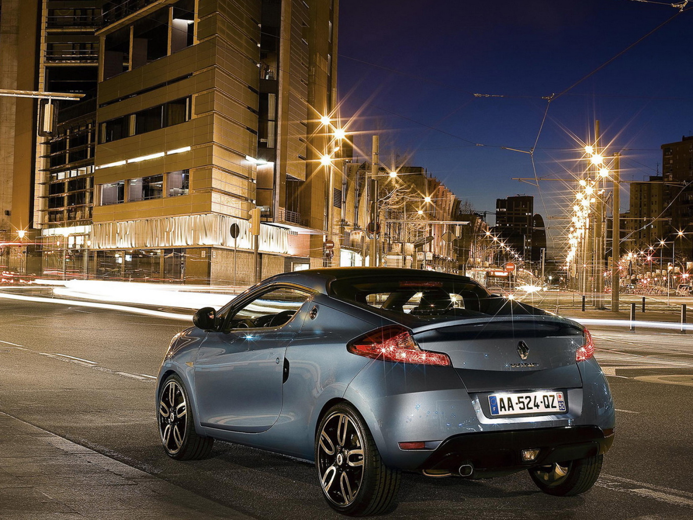 Renault Wind движение по ночному городу