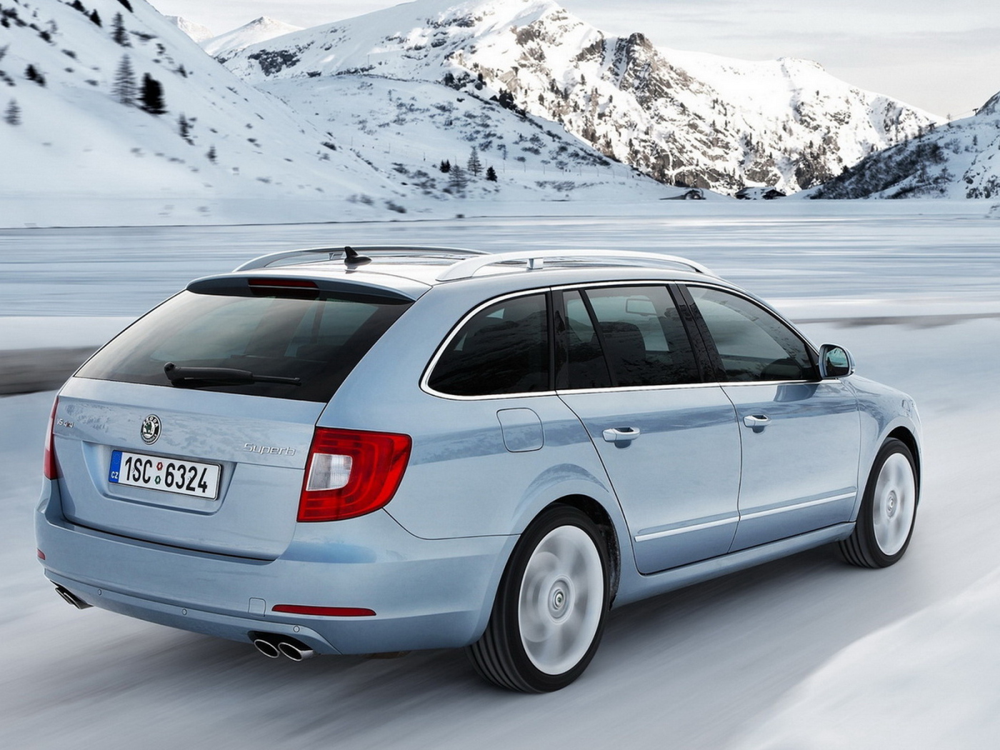 Зимняя прогулка на Шкода Суперб