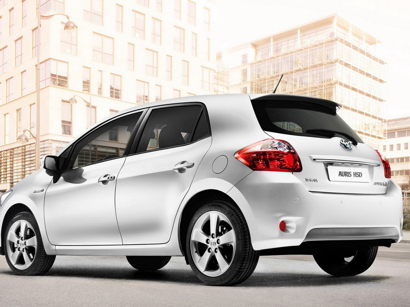 Тойота Аурис свой в городе