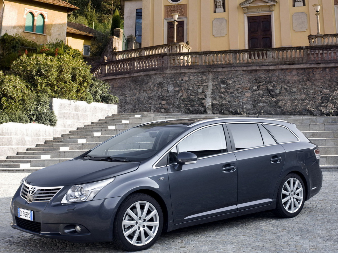 Тойота Авенсис Вагон