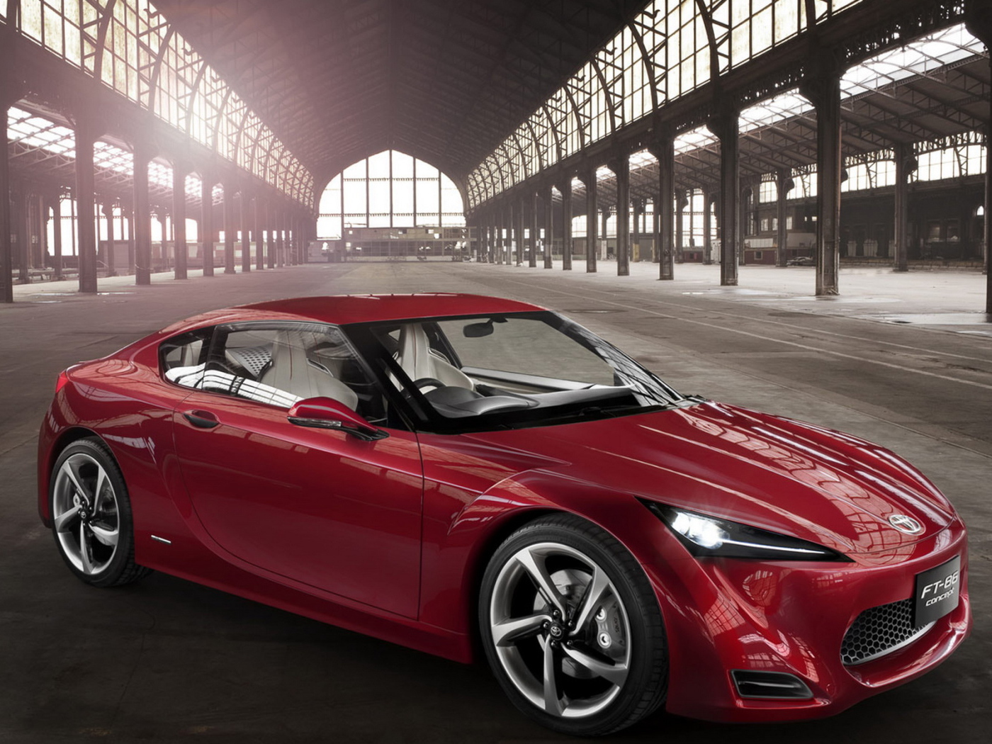 Toyota FT-86 на вокзале