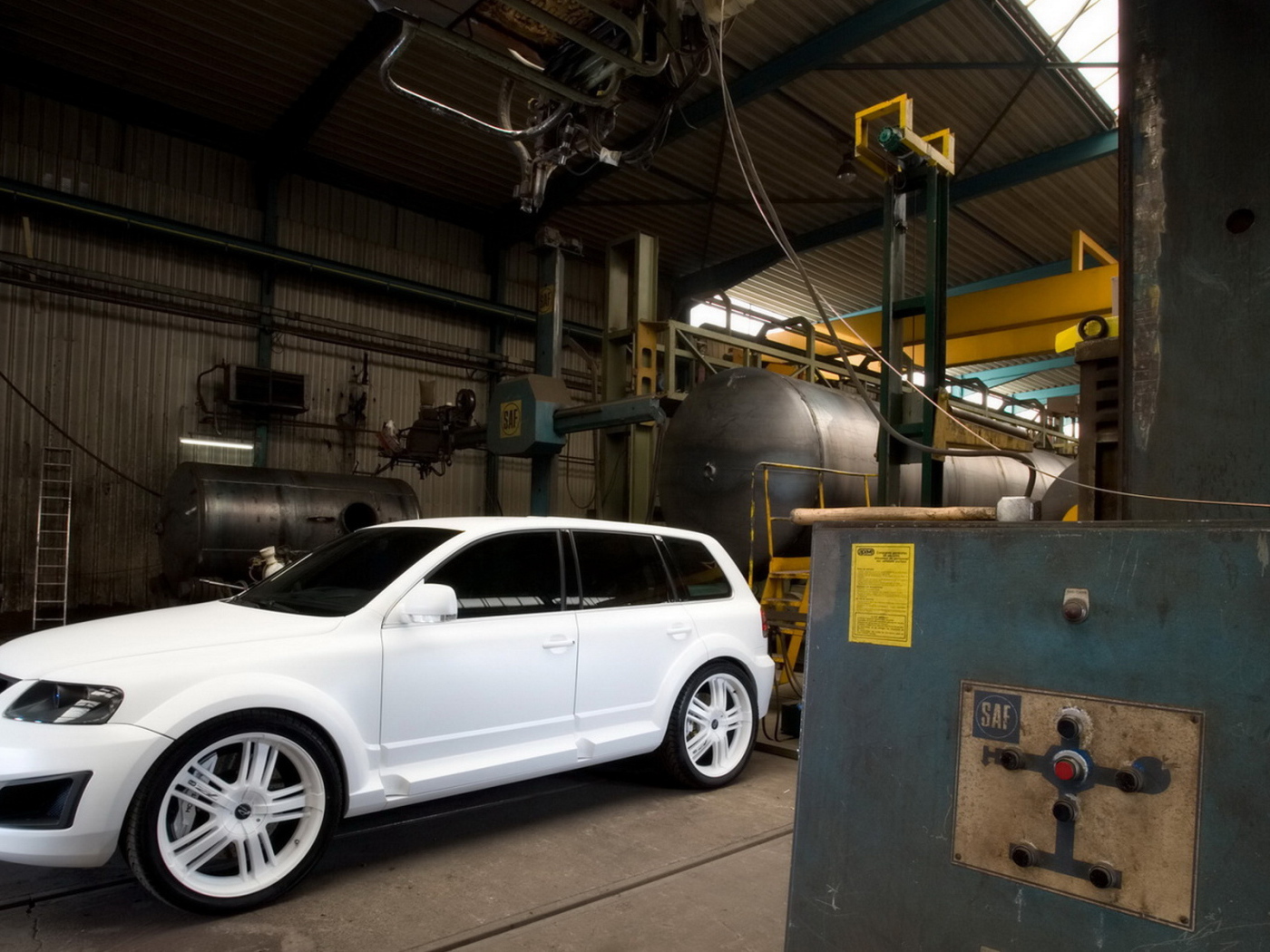 Белоснежный Волксваген Тоурег