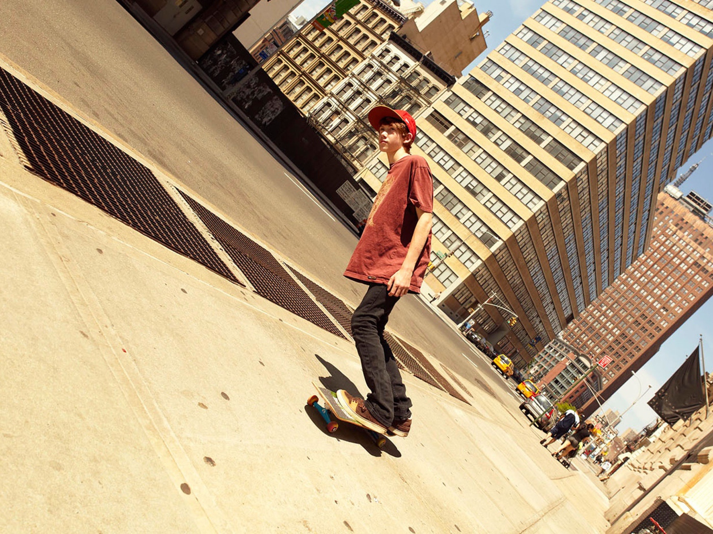 Уличный скейтер