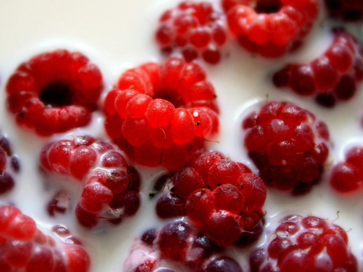 Малина в молоке