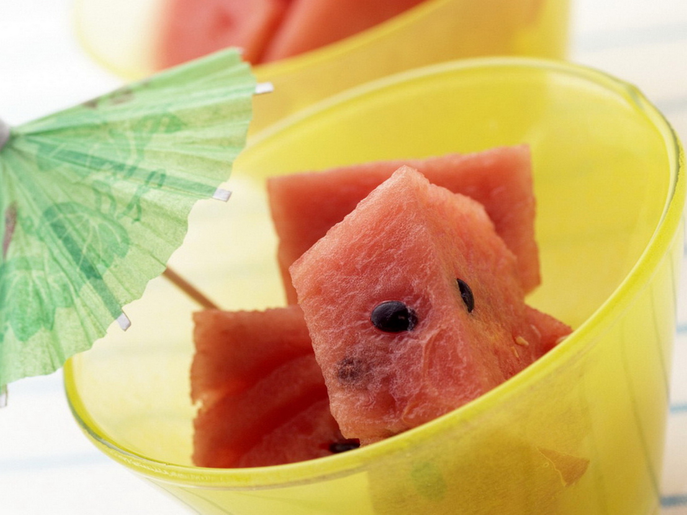 Арбуз под зонтиком