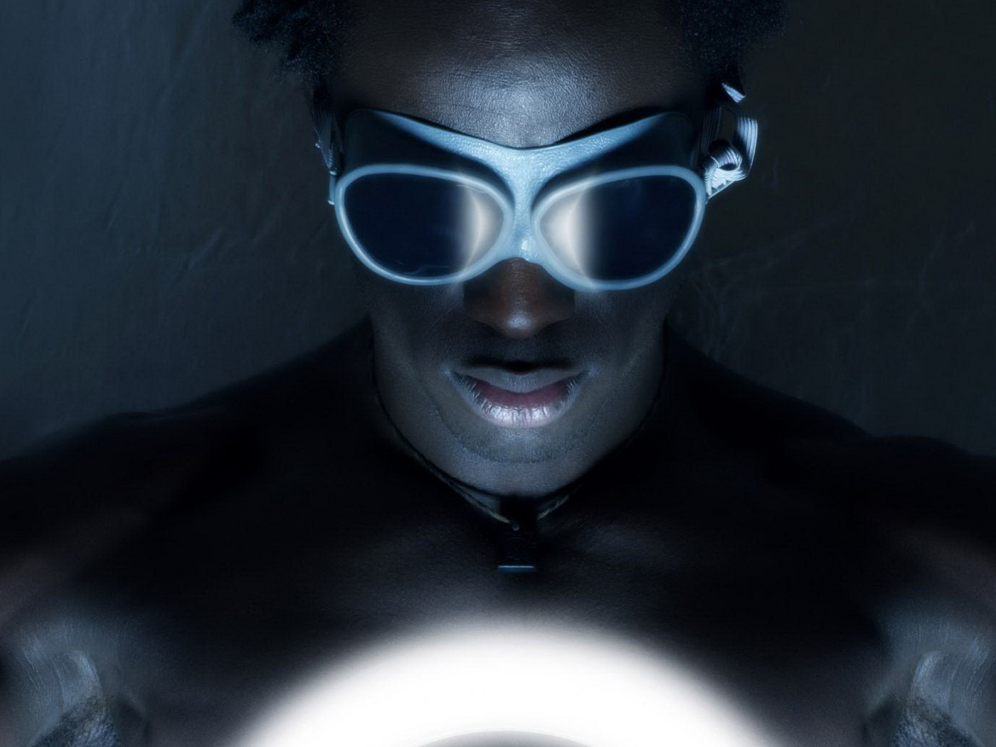 Мужчина в очках