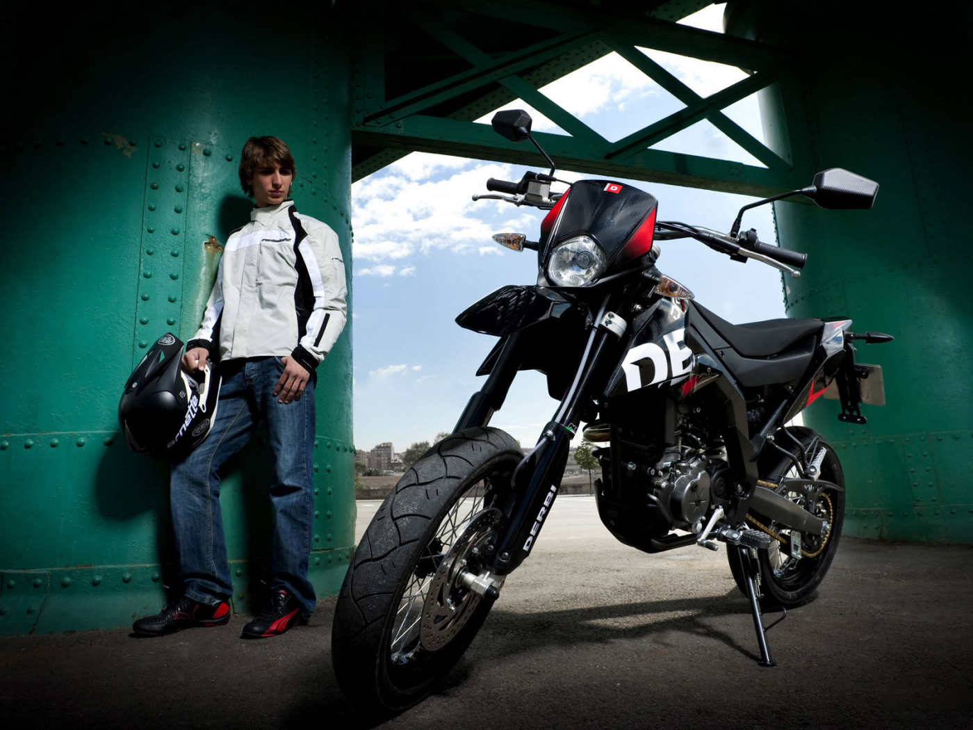 Дерби Сентра среди стальной тишины