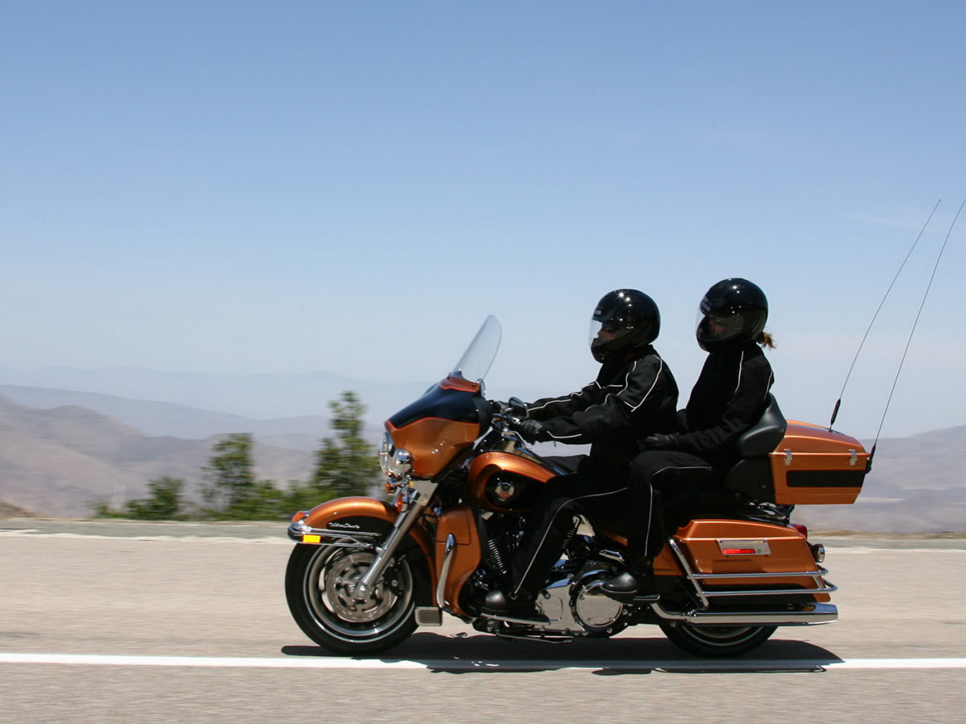 Харлей Девидсон FLHTCU