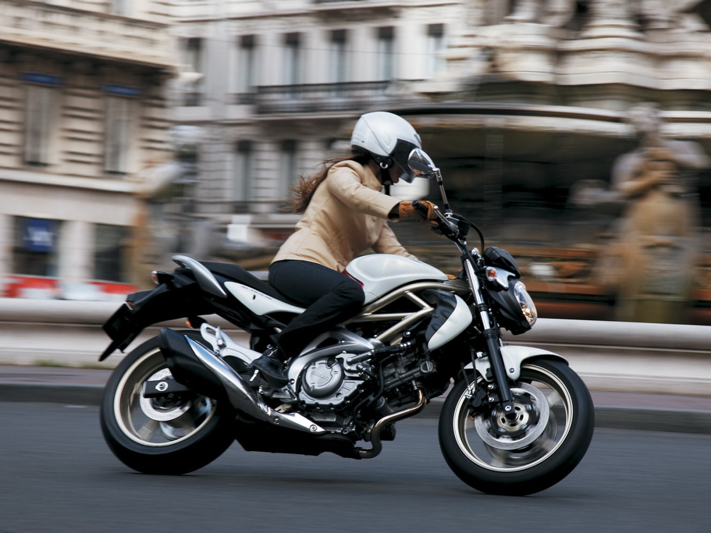 мотоцикл Сузуки F650