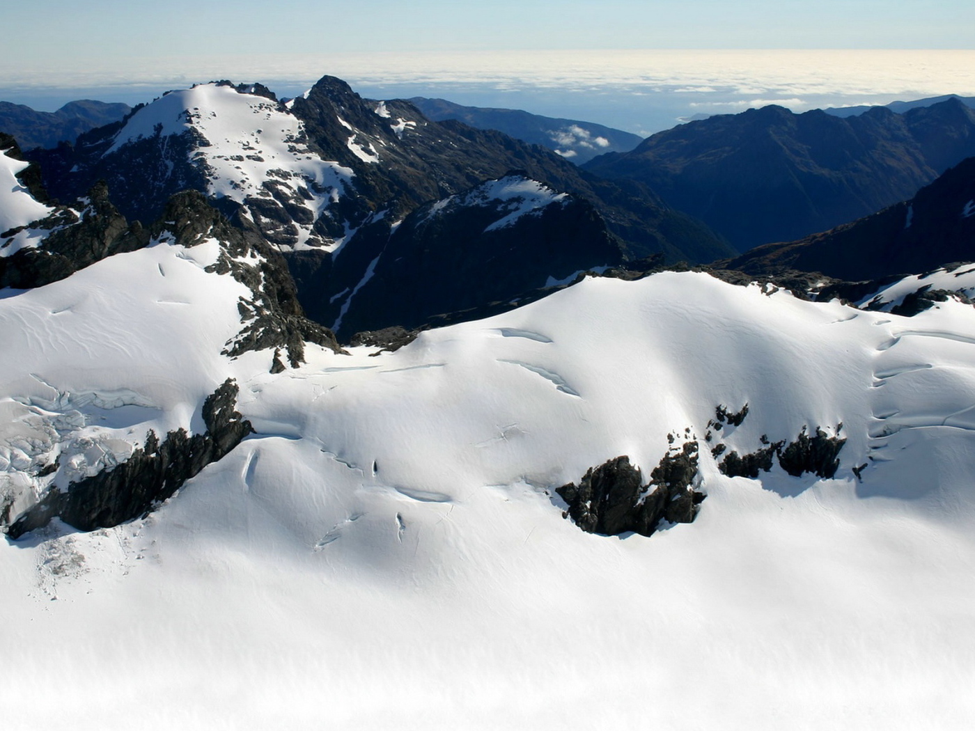 Снег, горы и небо