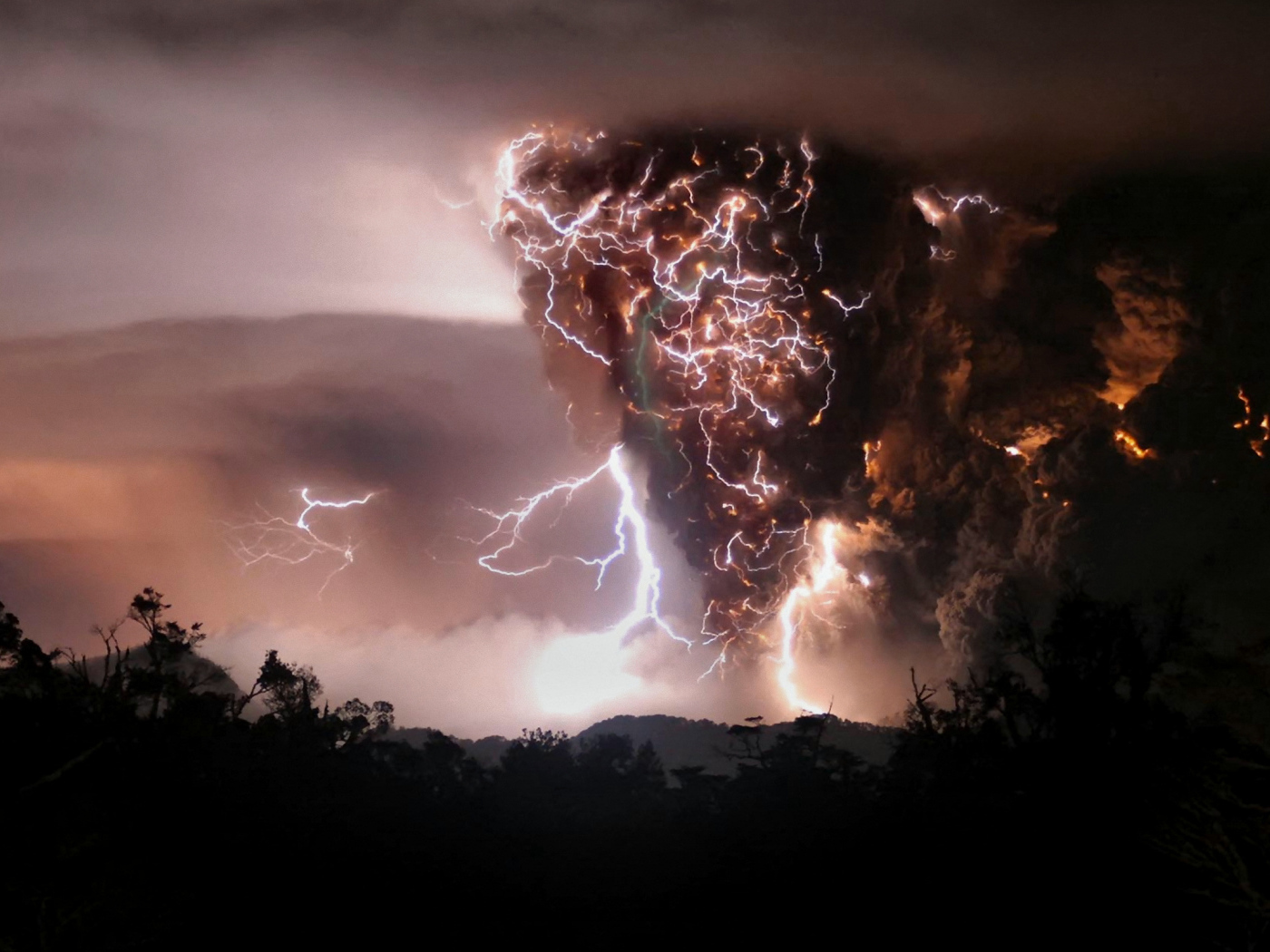 Вулкан Chaiten в Чили