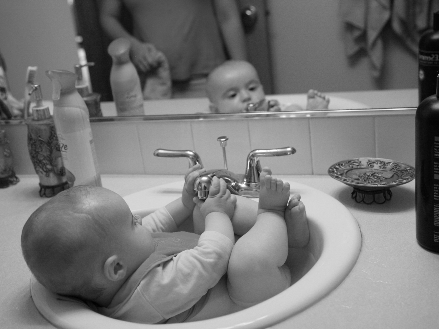 Малыш в раковине