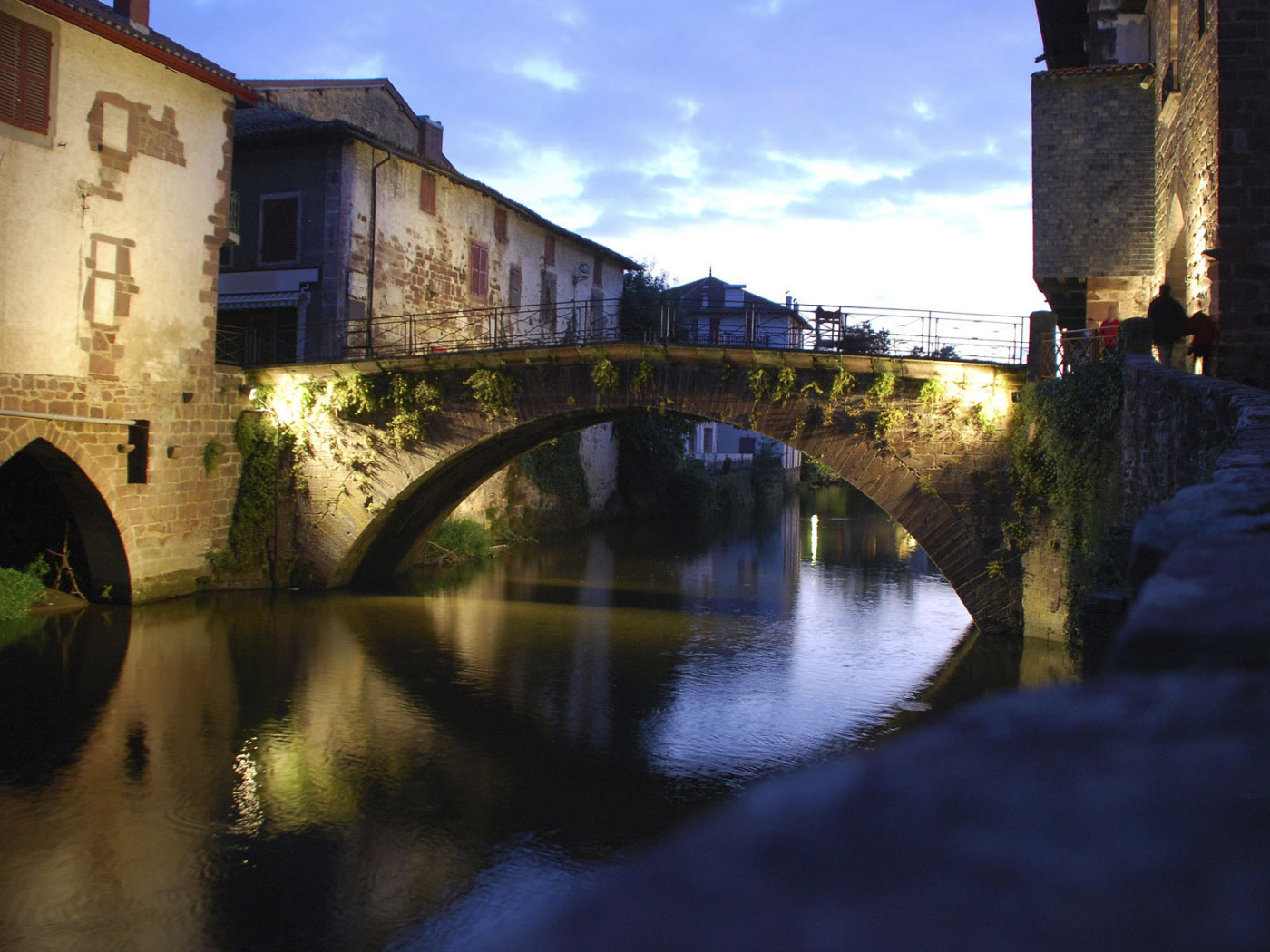 Мост через реку