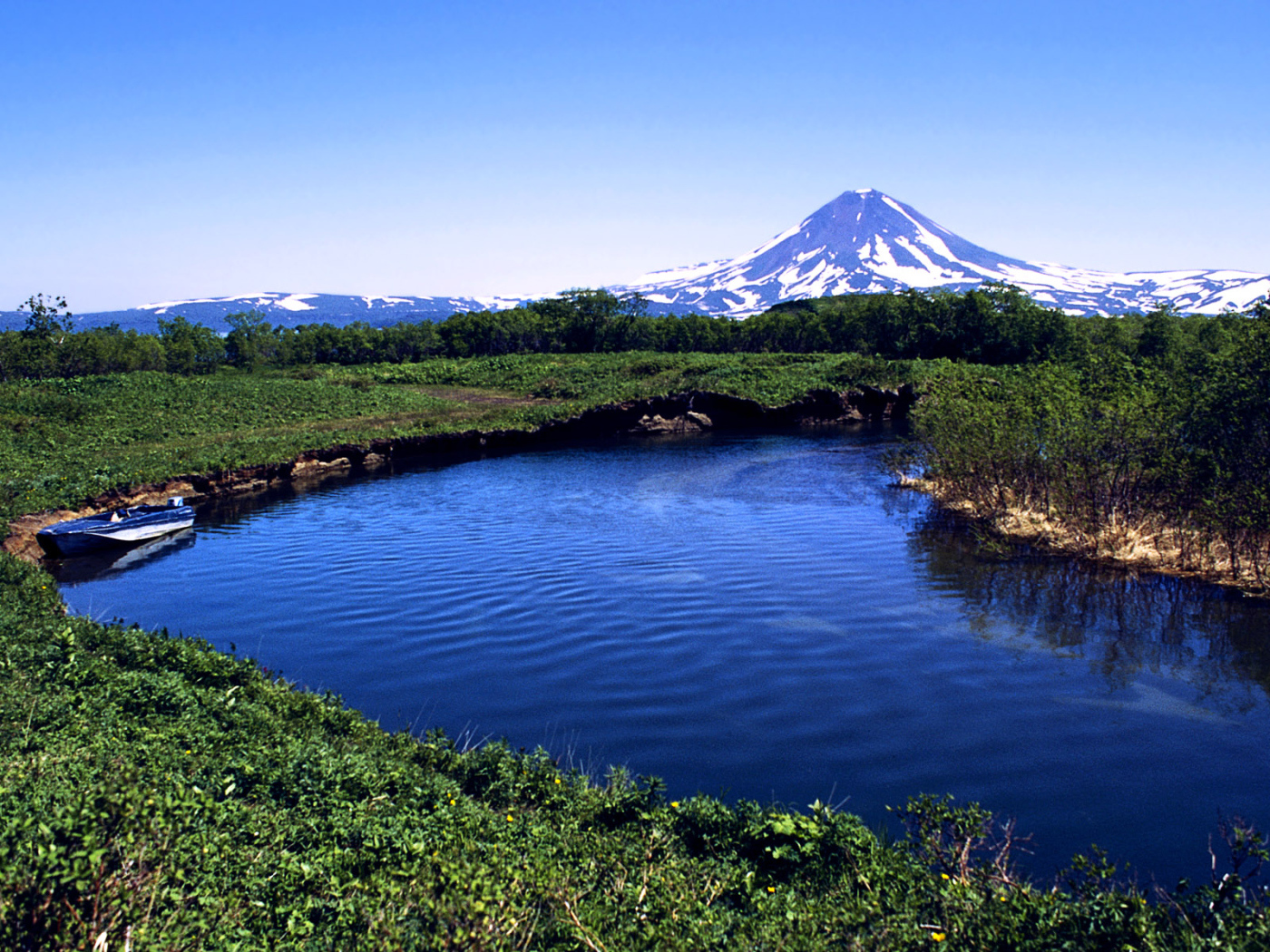 Река и горы