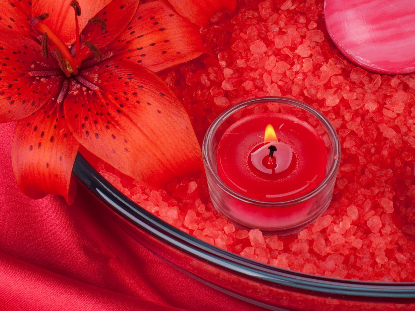 Ароматическая свеча и соль