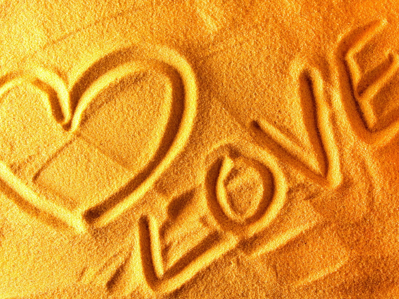 Надпись на песке