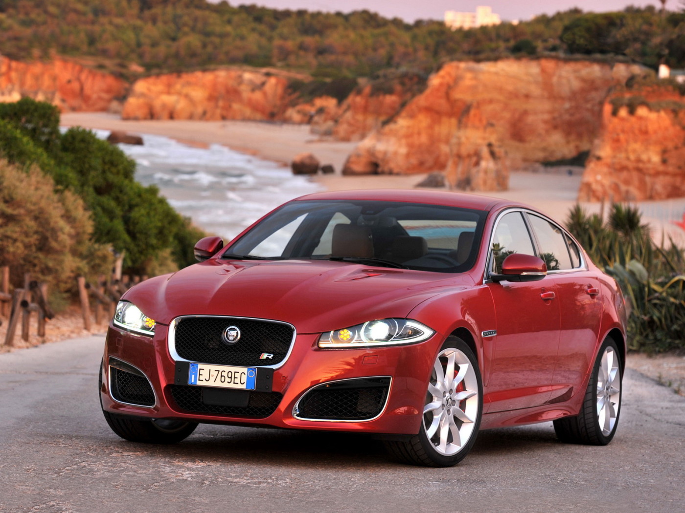 новый Jaguar XFR