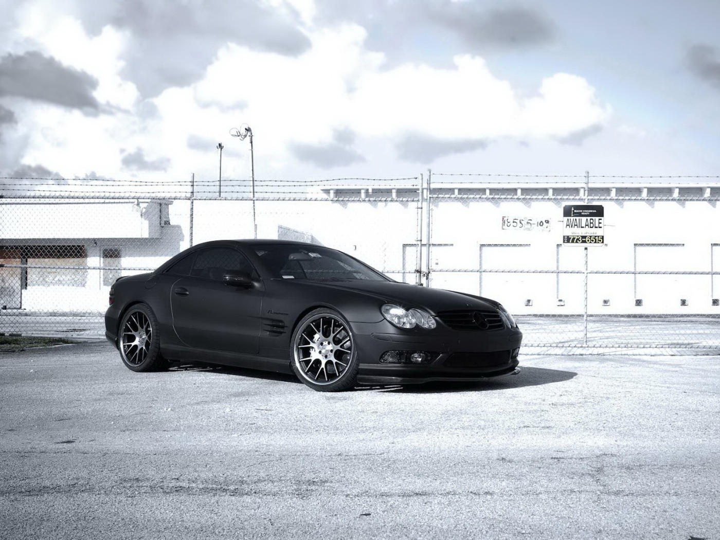 Черный Mercedes Benz SL