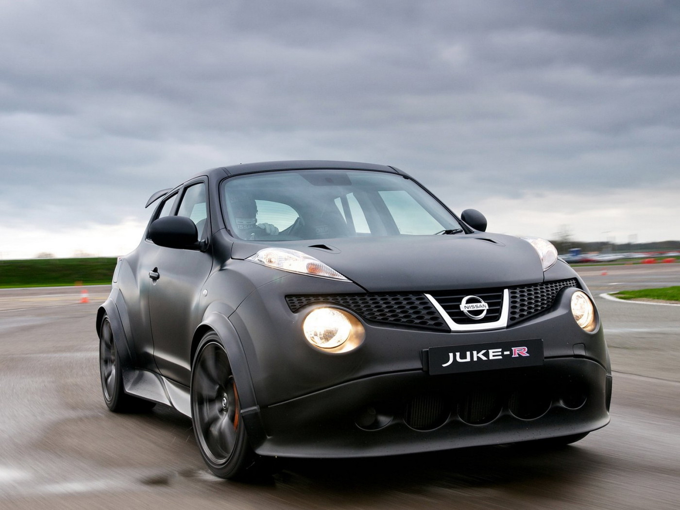 Nissan-Juke-R