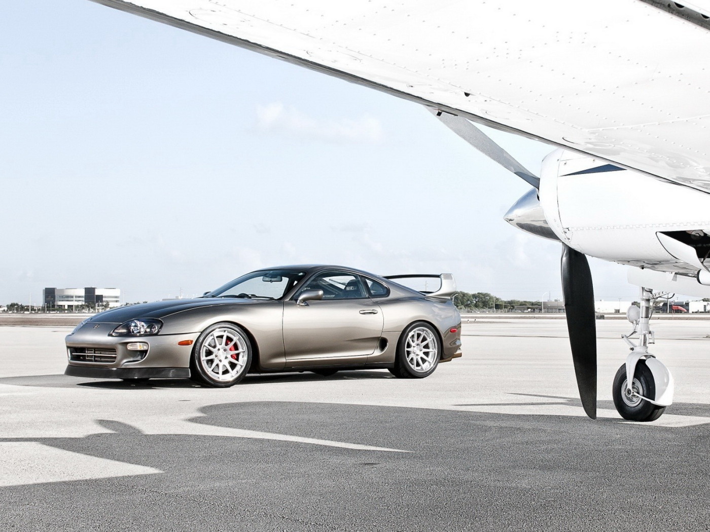 спортивная Toyota Supra