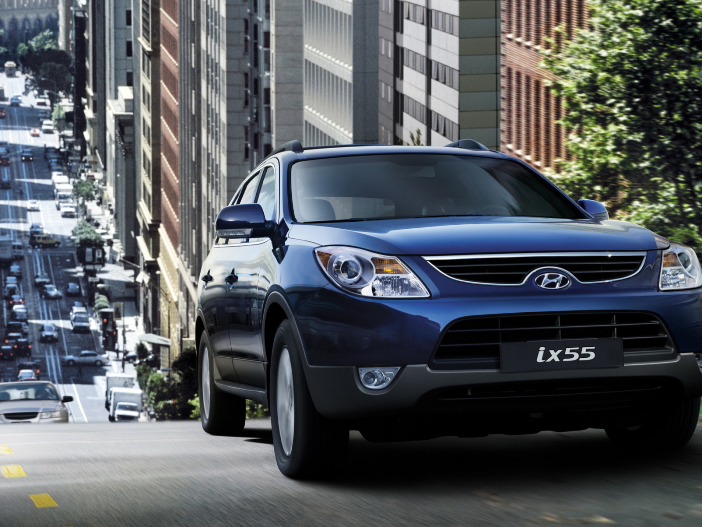 Hyundai IX55 in city
