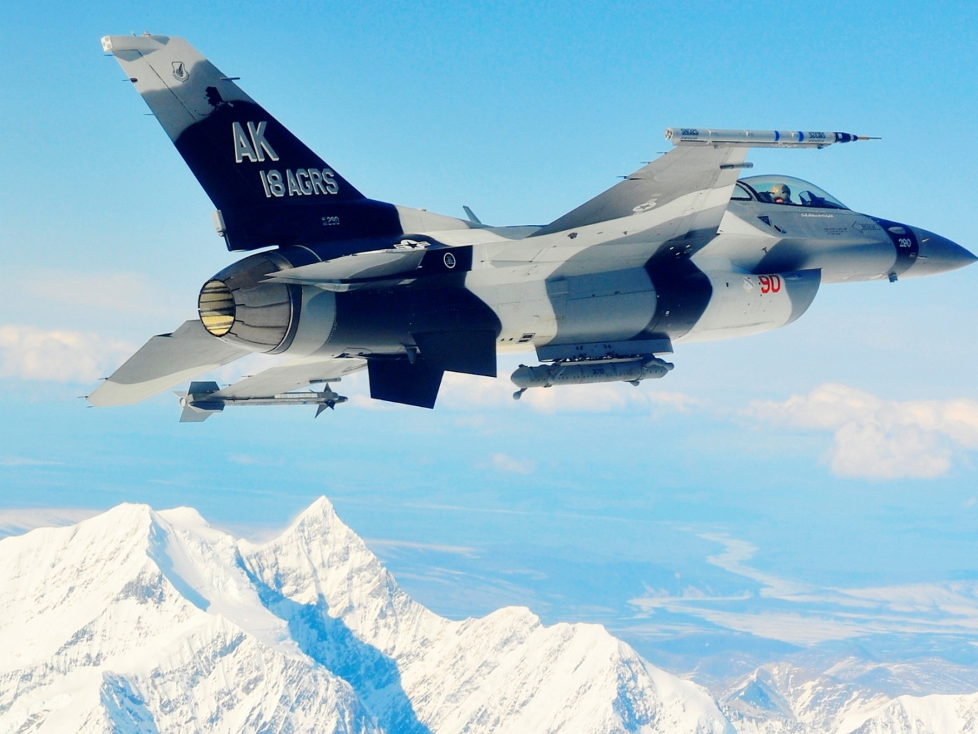 Истребитель над горами