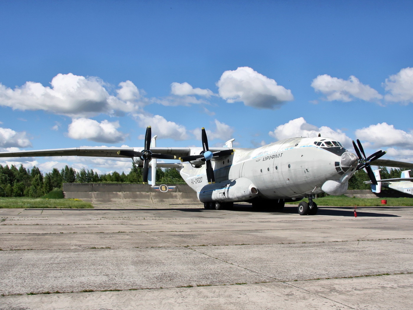 самолет АН-22