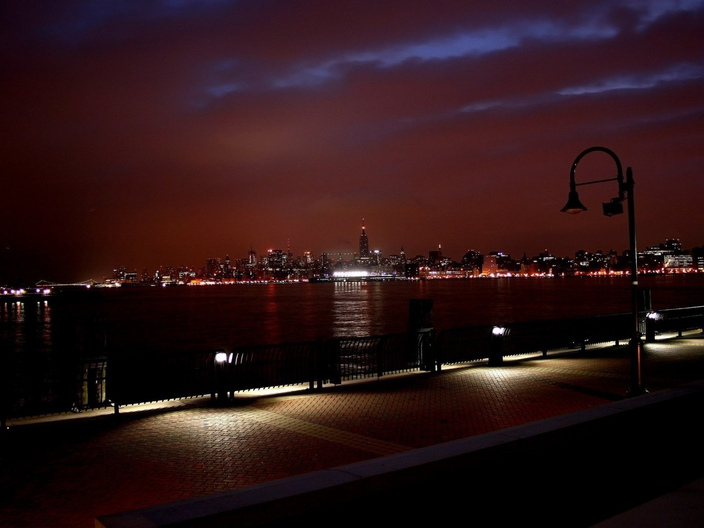 Набережная ночью