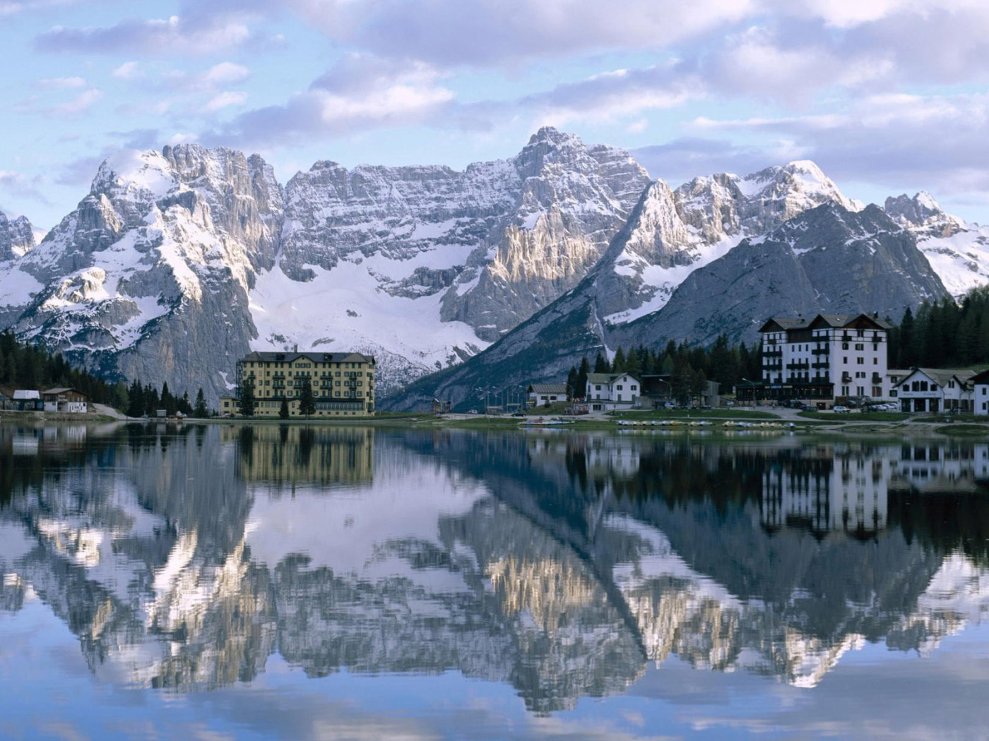 Город около гор