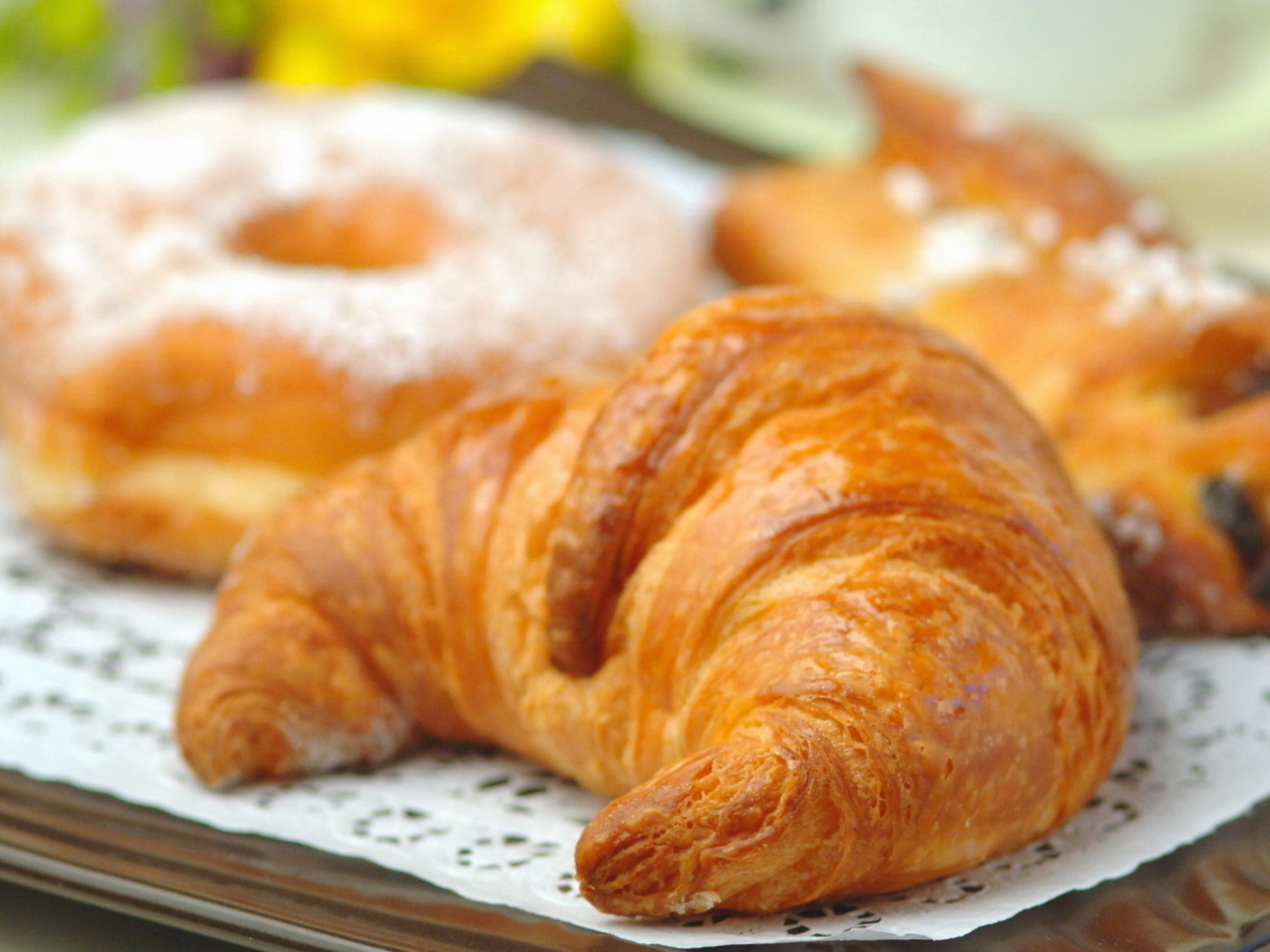 Круассан и пончик