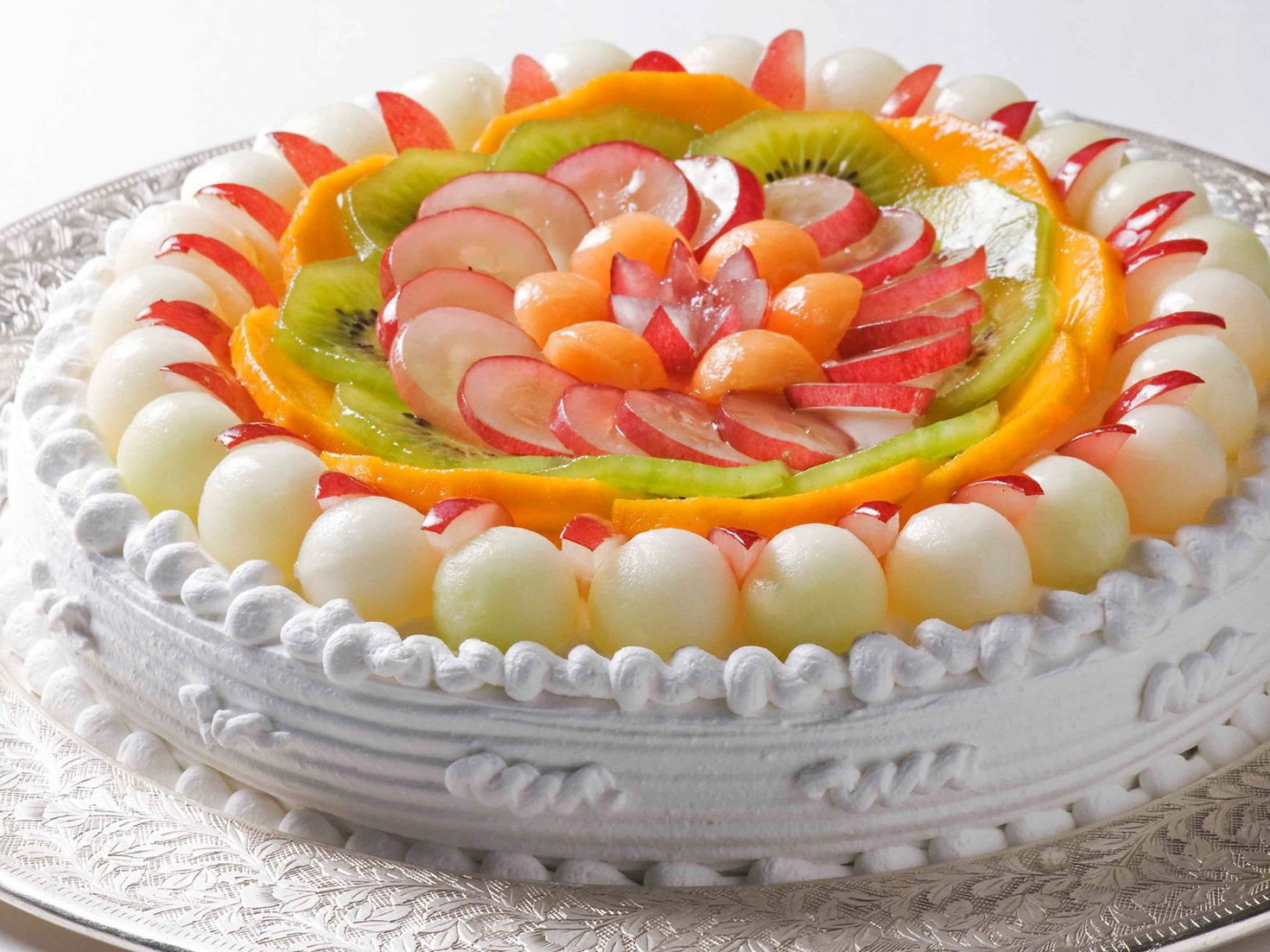 Воздушный торт с фруктами